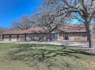 101 N Mount St, Chico, TX 76431