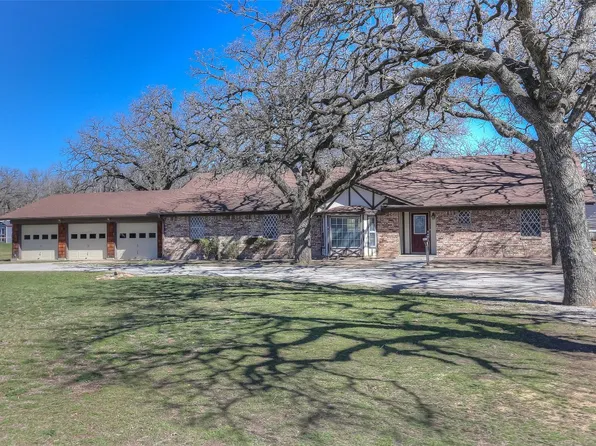 101 N Mount St, Chico, TX 76431