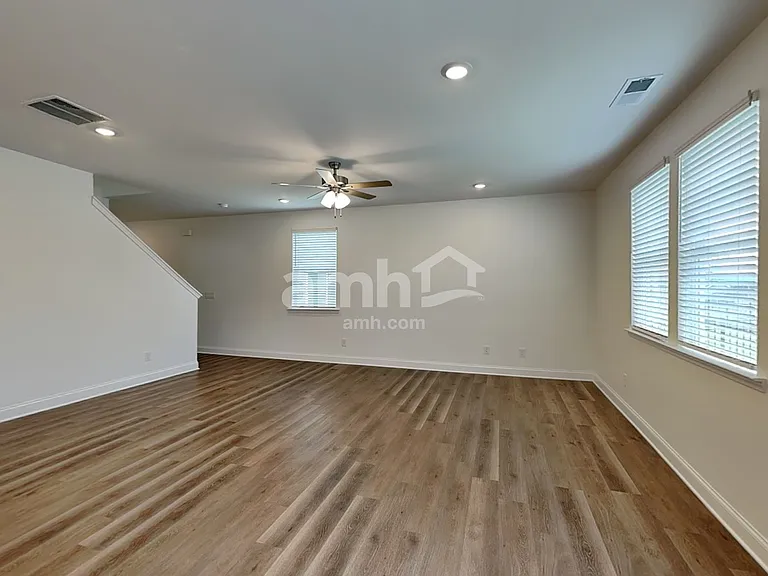 1036 Highland Walk — Photo 8