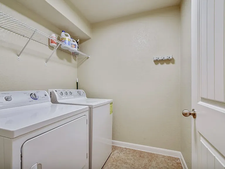 Washer/Dryer provided