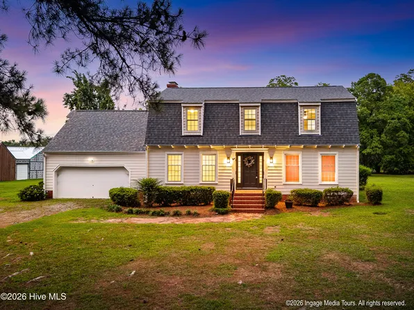 696 Laurie Ellis Road, Winterville, NC 28590