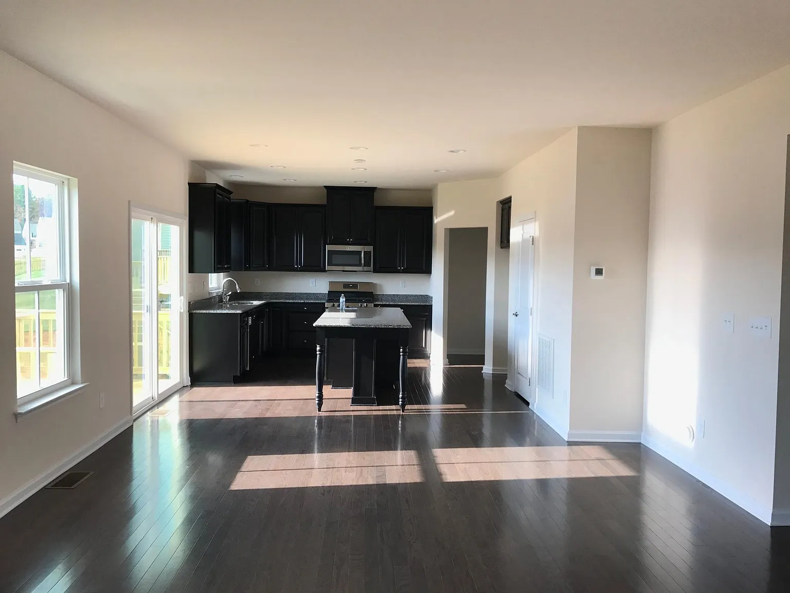 4 bed, 3.5 bath, 2930 sqft, $2,900 — Photo 3