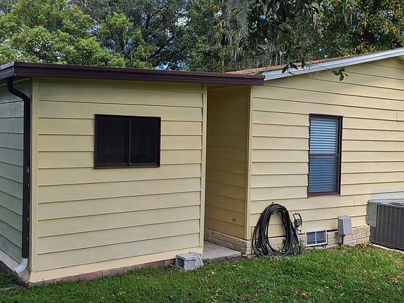 4th image of 10910 Whispering Oaks Cir