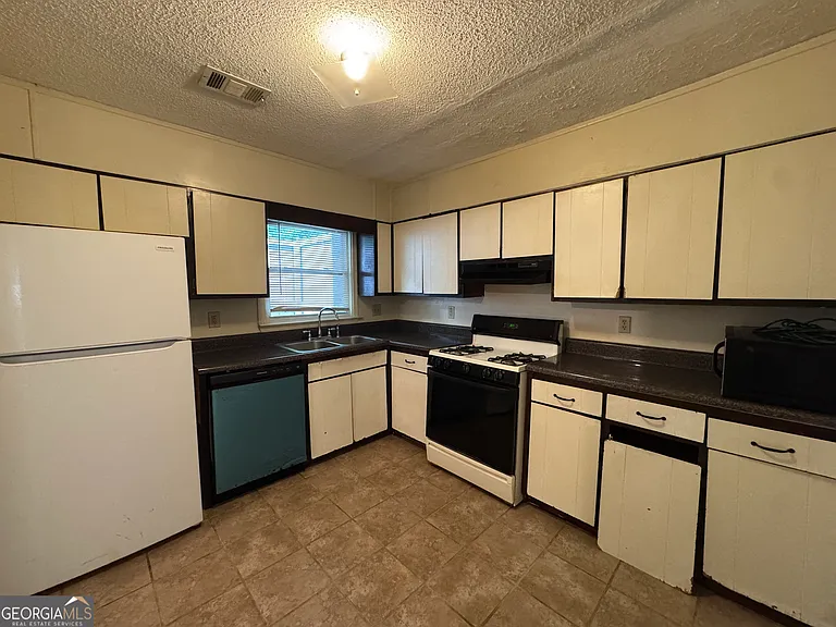 5140 Highpoint Rd #21 — Photo 2