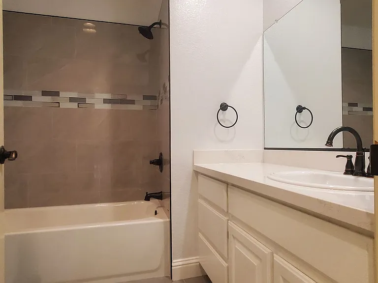 1610 Chris Ln — Photo 10