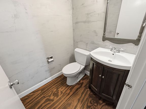 5th image of 3991 Camelot Dr