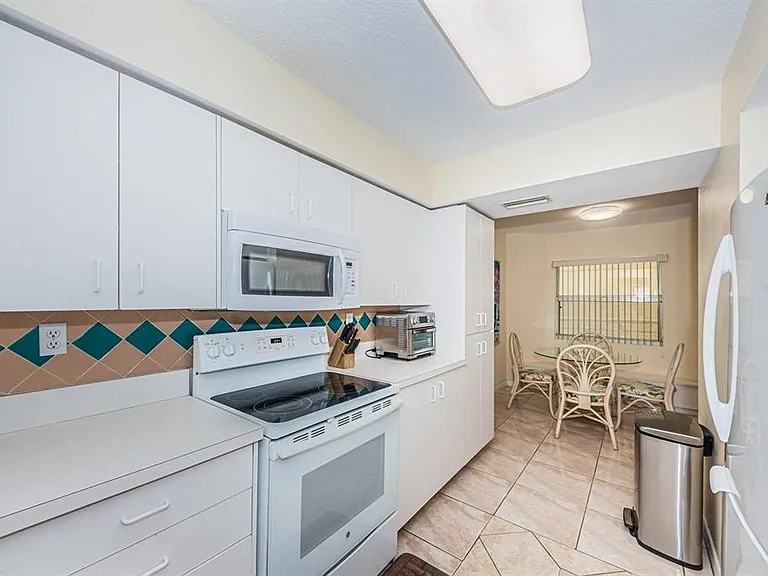 6105 Bahia Del Mar Cir #382 — Photo 26