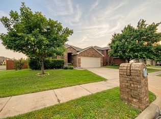 421 Goldstone Ln, Fort Worth, TX 76131