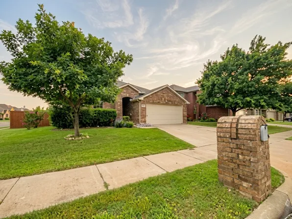 421 Goldstone Ln, Fort Worth, TX 76131