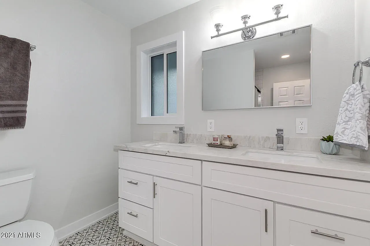 5 bed, 2348 sqft, $2,750 — Photo 3