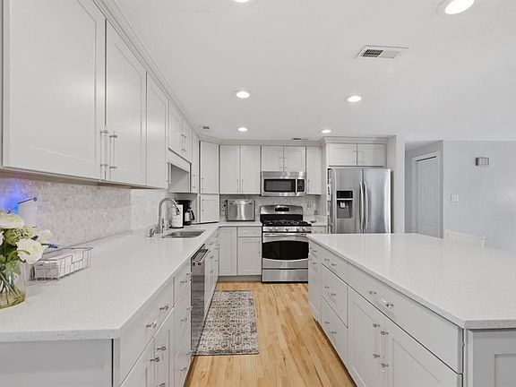 4th image of 4209 Frederick Dr