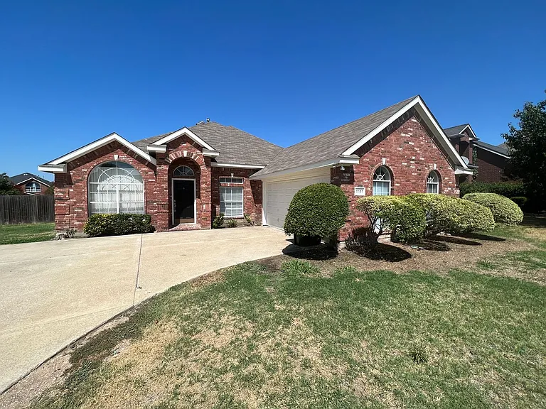 1141 Nickerson Ln — Photo 3