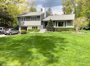 26 Dale Rd, Huntington, NY 11743