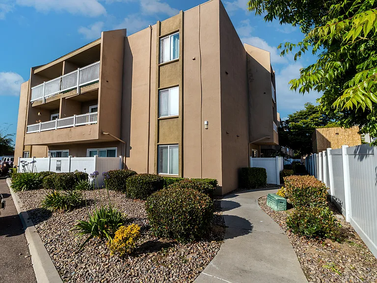 3030 Suncrest Dr #907 — Photo 3
