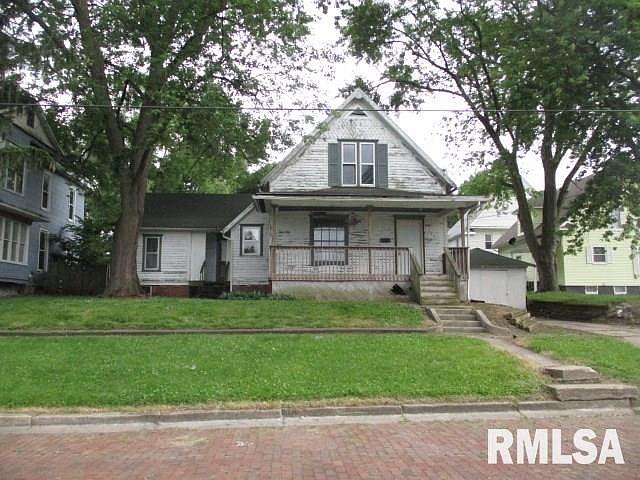1st image of 172 W 1st St