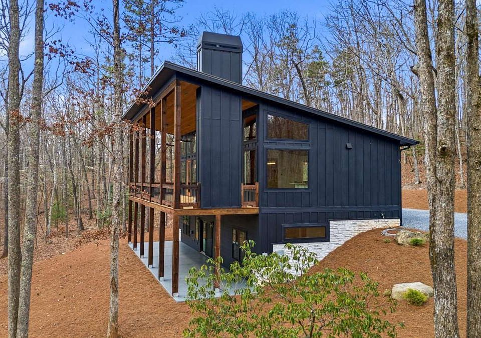 1st image of 221 Goldmine Rd