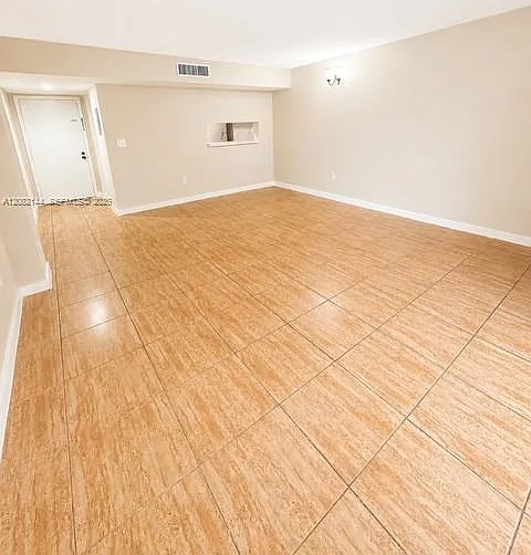 Horizons West Condo #5 — Photo 2