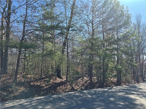 13525 Evelyn Dr, Chester, VA 23831