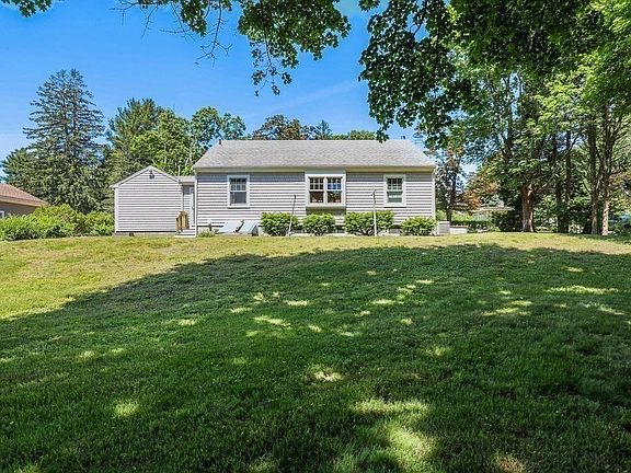 3rd image of 13 Center Hill Rd
