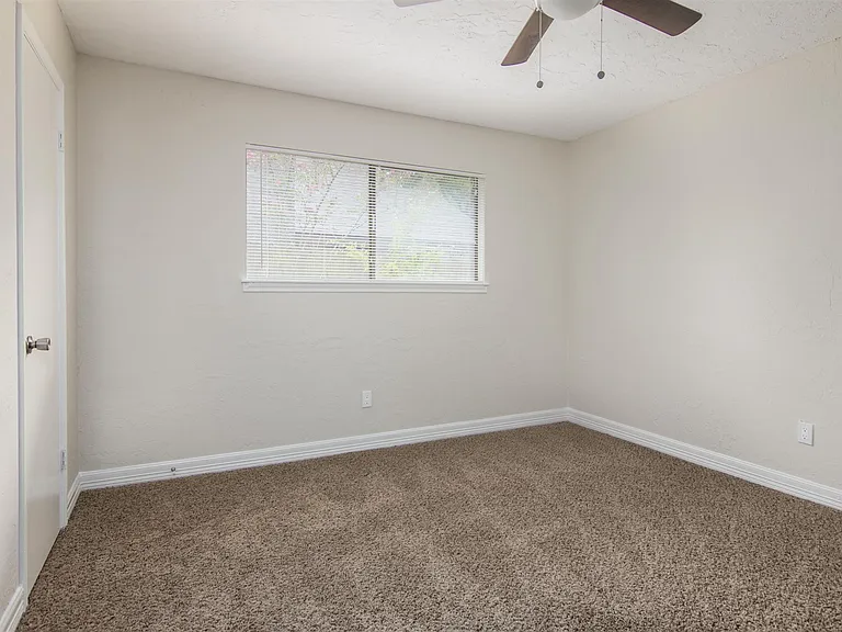 2716 Pine Cone Ln — Photo 25