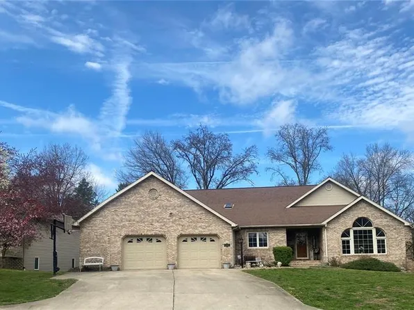 1015 E Oak St, Greenville, IL 62246