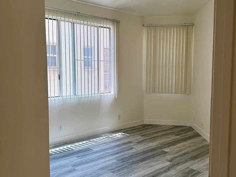 211 S Poinsettia Pl — Photo 7