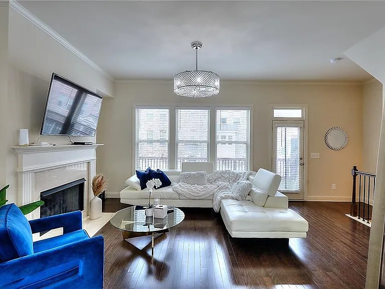 1306 Harris Way — Photo 4