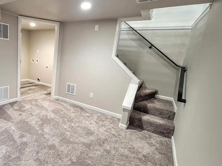 Aqua Ave — Photo 17