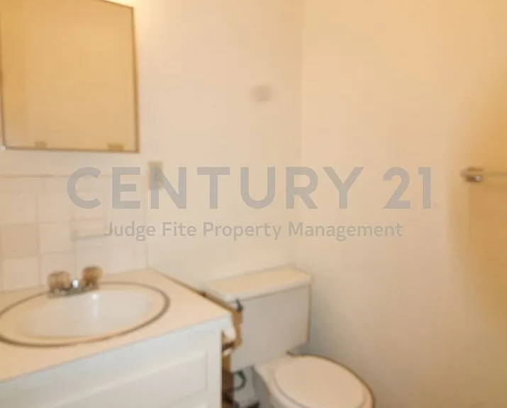 715 E 3rd St #2 — Photo 7
