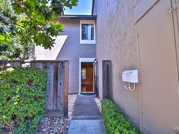 4th image of 301 Conifer Place