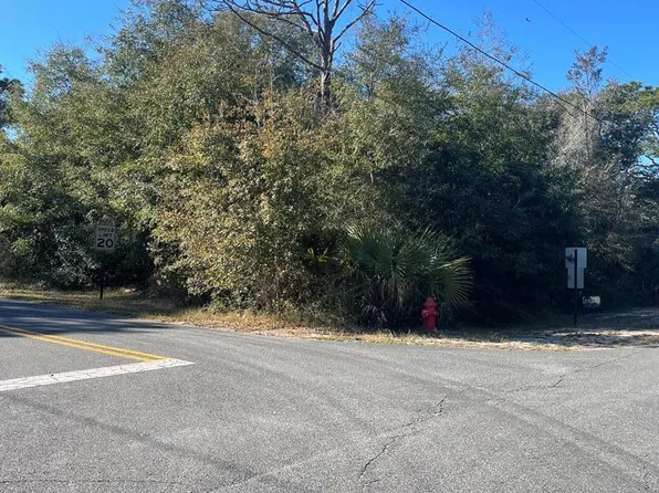 142 Franklin St, Carrabelle, FL 32322