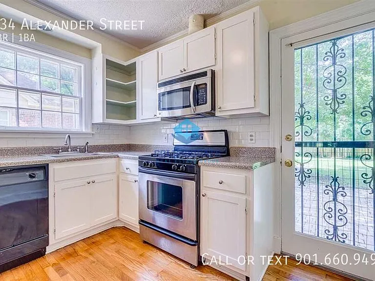 134 Alexander St — Photo 13