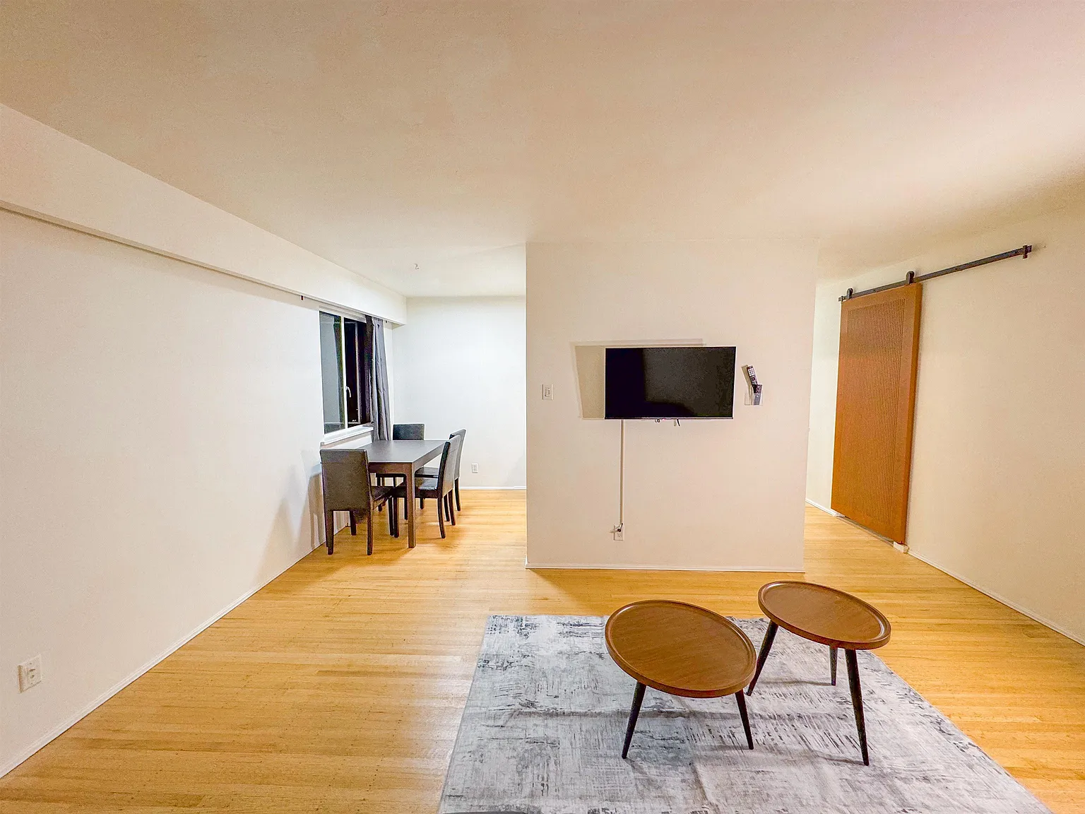 2 bed, 840 sqft, $3,490 — Photo 2