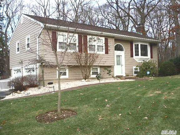 2nd image of 8 Oakcrest Ct