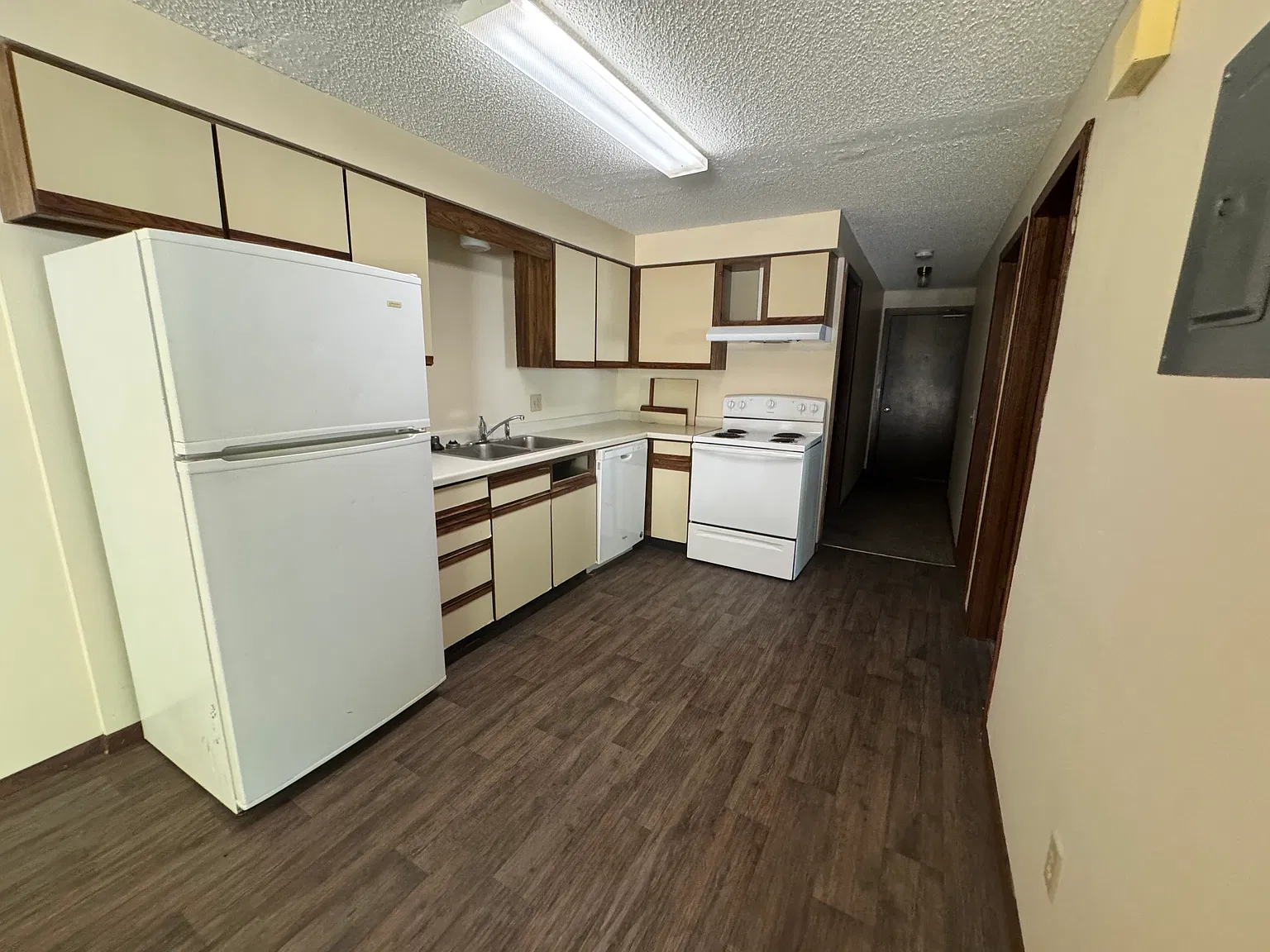 2 bed, $899 — Photo 2