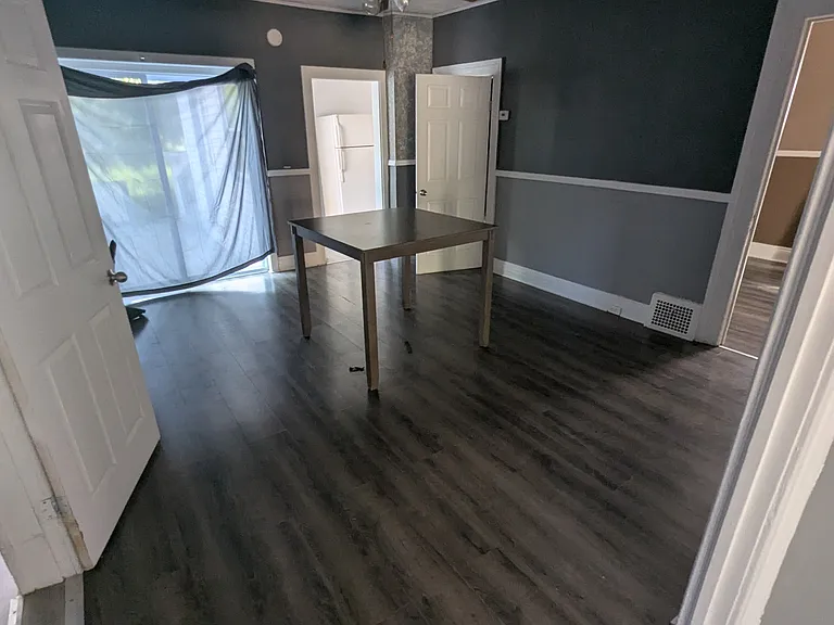 205-207 Ravine Ave #205 — Photo 3