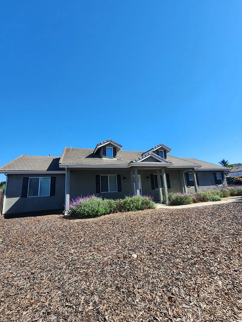 Gorgeous single-level 3-bedroom, 2-bath home in Nipomo — Photo 2