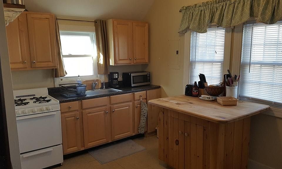 2nd image of 281 Plymouth Ave #281