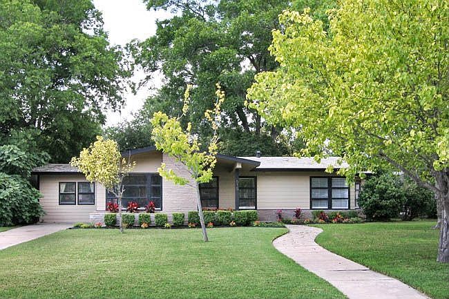 1st image of 515 Brightwood Pl
