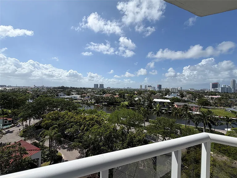 3640 Yacht Club Dr #805 — Photo 17