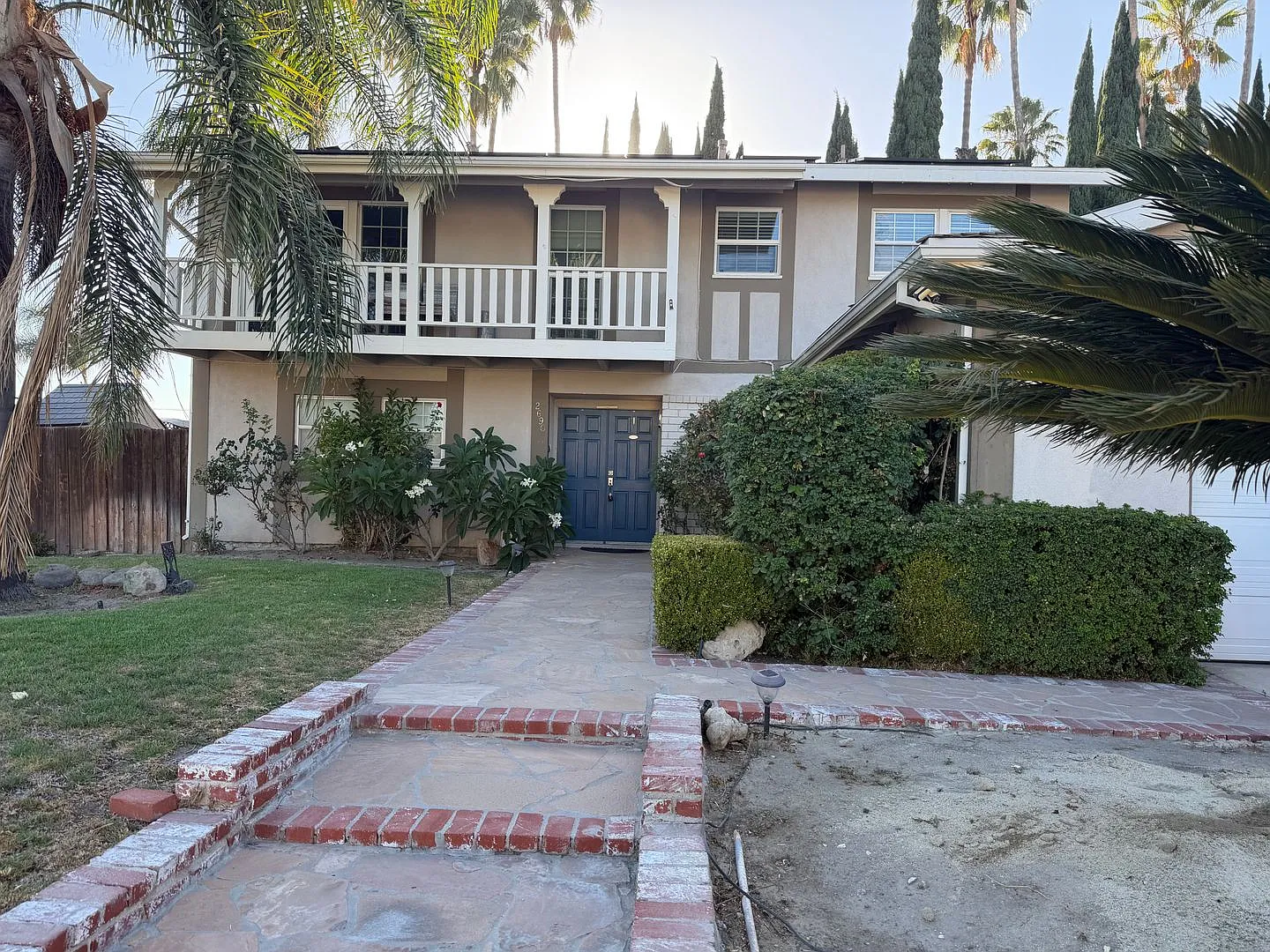 Beautiful Pool Home in the center of Simi Valley with Solar! — Photo 2