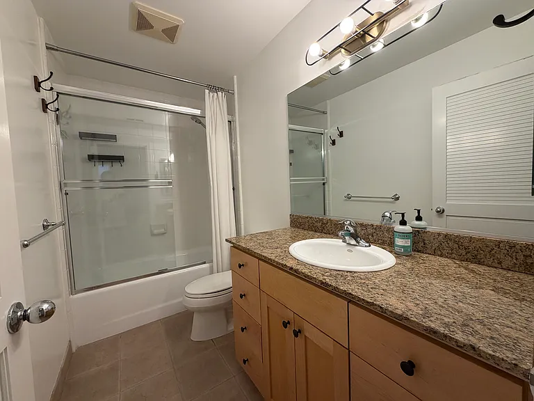 128 Wilmot St — Photo 14