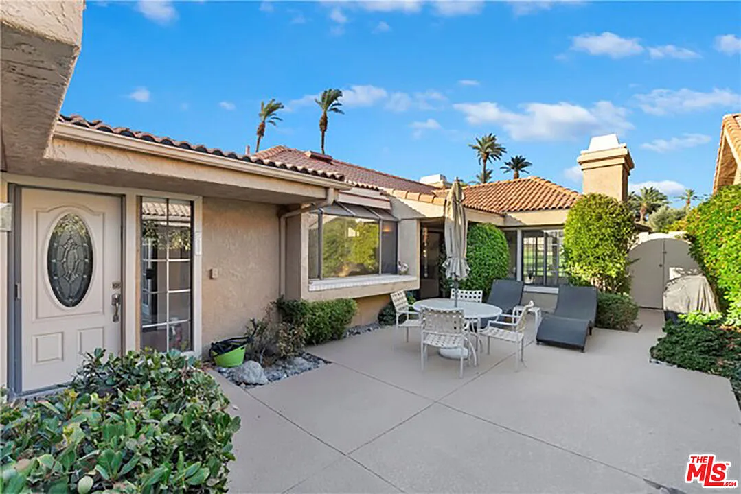 2 bed, 2.0 bath, 1705 sqft, $4,000 — Photo 2