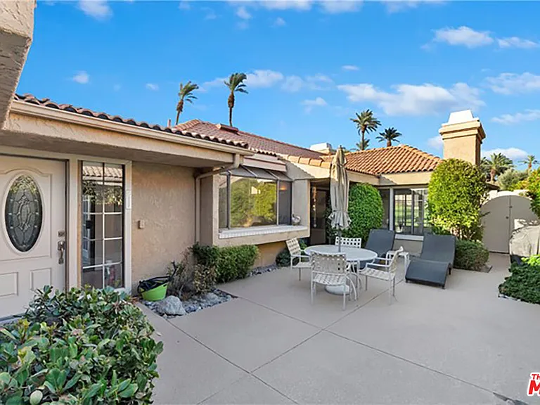 8 Las Cruces Ln — Photo 2