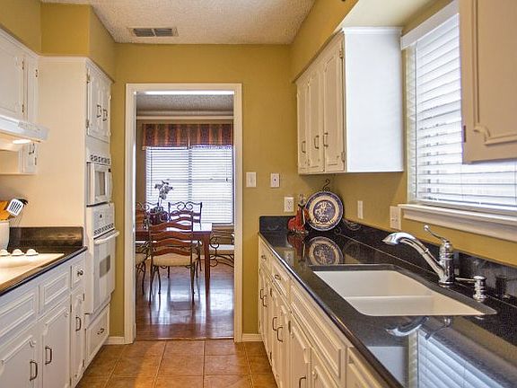 4th image of 2226 Orange Blossom St