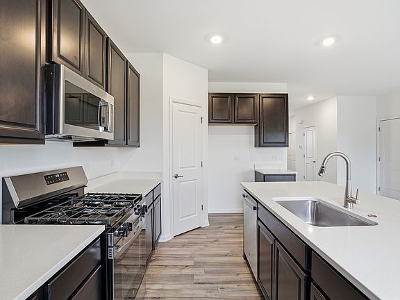 5th image of 351 Danforth Dr