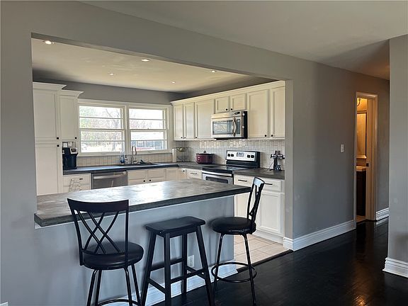 3rd image of 3523 Hyman Dr