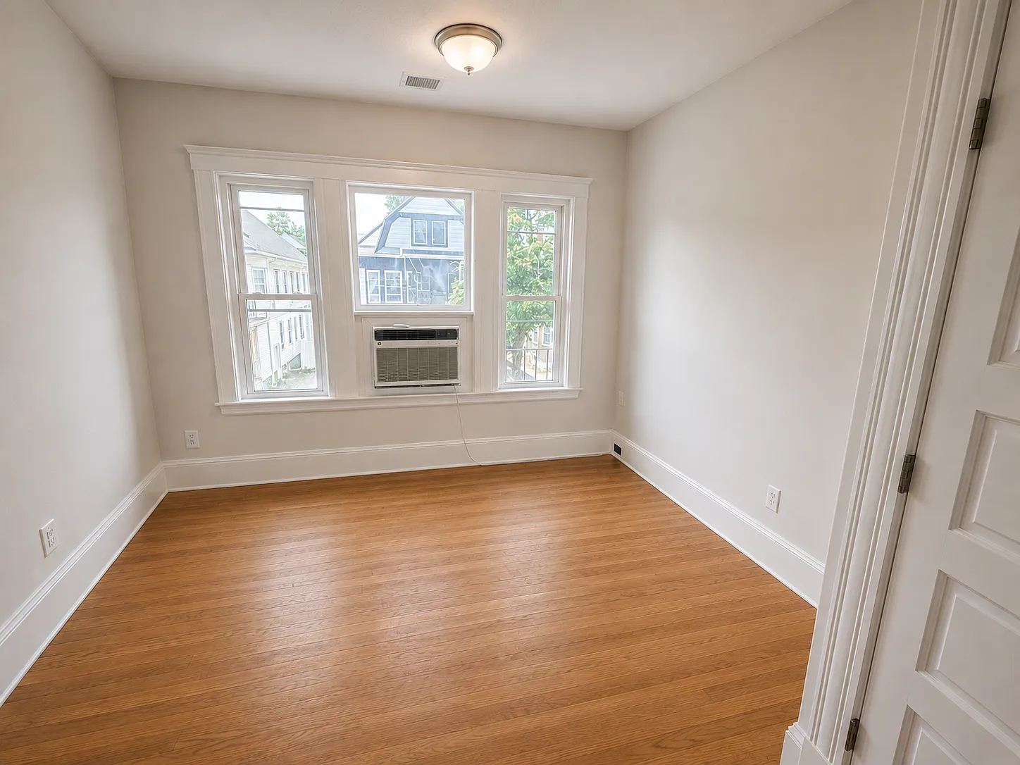 6 bed, 1600 sqft, $7,995 — Photo 3