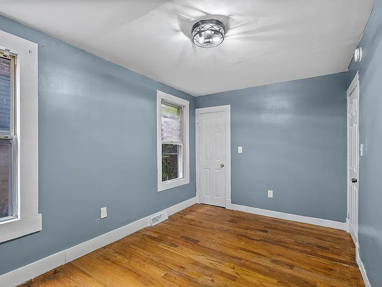556 Florence St #1 — Photo 5