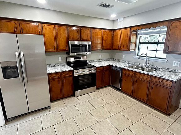 5th image of 1002 Telly Rd #B